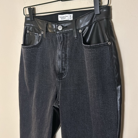 Abercrombie & Fitch Mixed Fabric Curve Love Ultra High Rise Ankle Straight Jean - Picture 5 of 8
